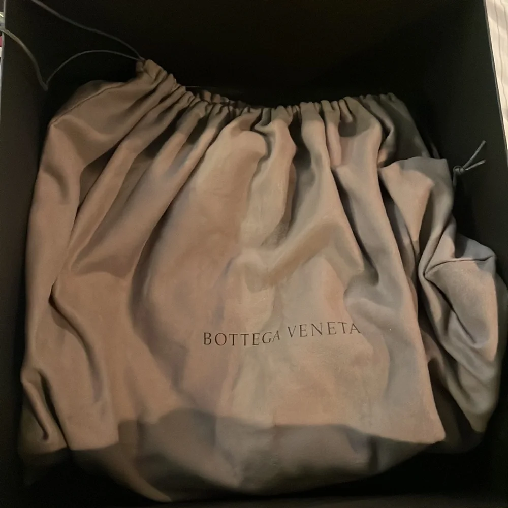 Bottega Veneta Cervo Navy Calf Leather Hobo Bag - Picture 6 of 11